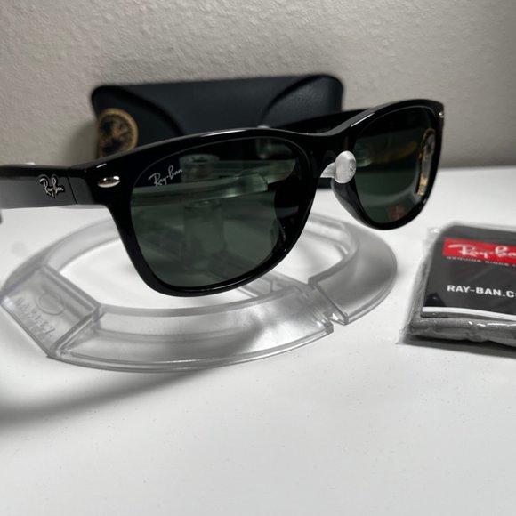 Ray-Ban New Wayfarer sunglasses (RB2132F). Polished black frame/G15 green lenses main image 5